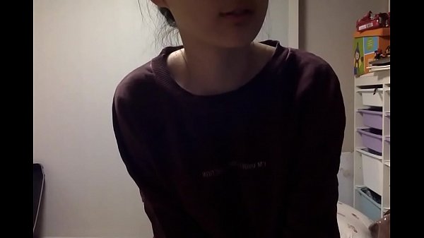 Sexy Asian Teen Girls Shows Her Tits On Webcam